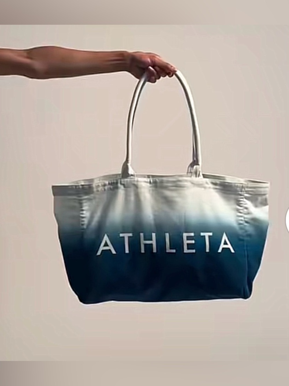 NWOT Athleta Ombré Canvas Beach/Gym Bag. - Picture 2 of 3